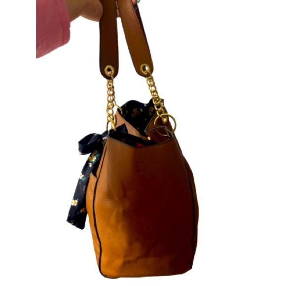 Steve Madden Women's Bwilde Faux Leather Brown & Interior Floral Tote
Purse - Picture 7 of 11